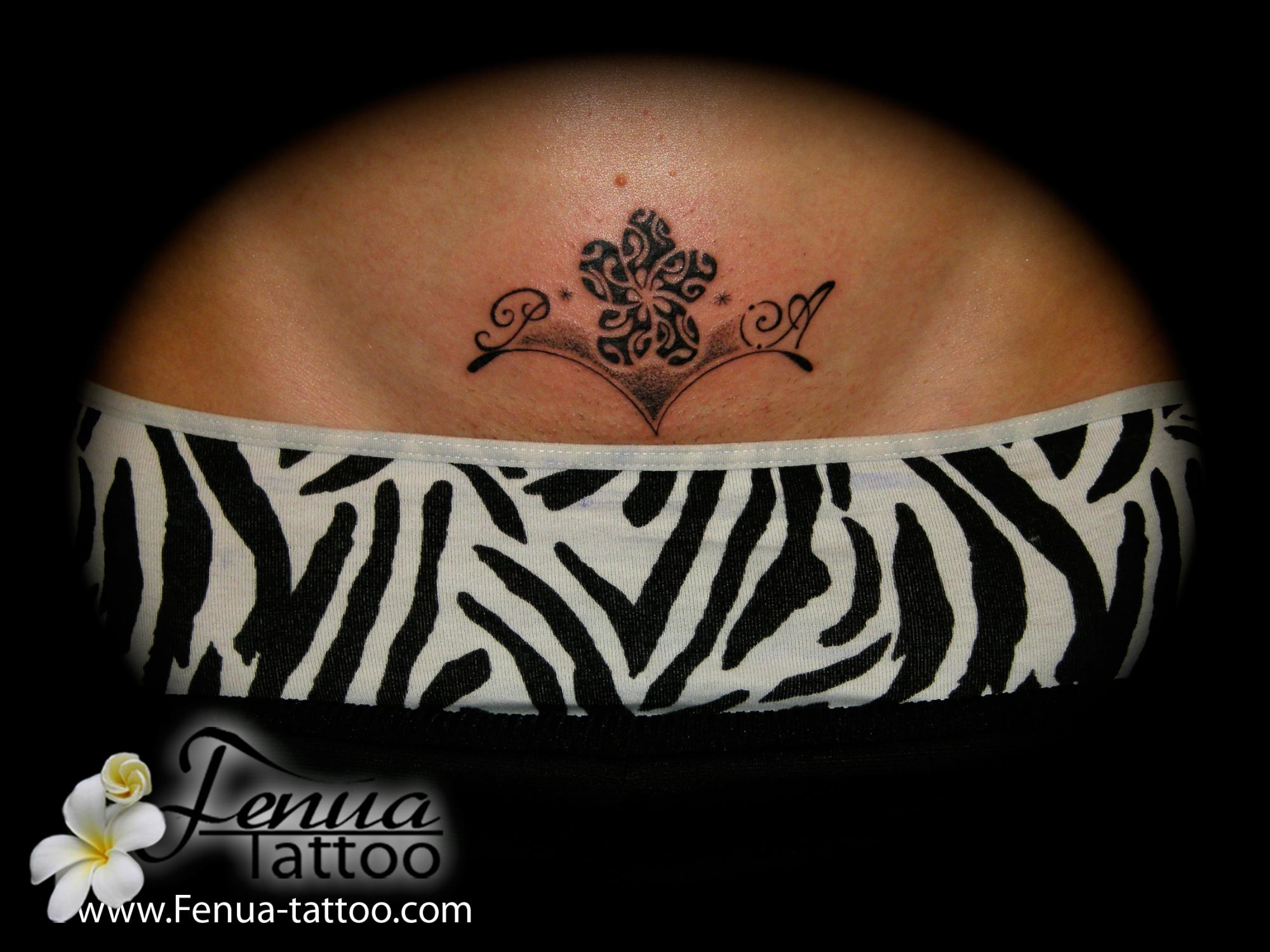 tattoo tiare polynesienne lettres et points